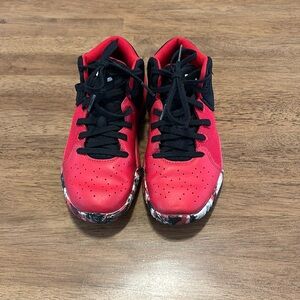 Boys under Armour, basketball shoes